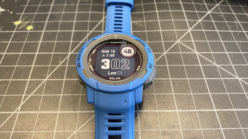 garmin instinct 2 solar - the straps on the instinct 2 don't hinge, so this watch doesn't fit...