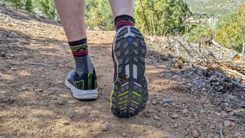 brooks divide 2 - the lime green in the forefoot highlights the rock plate...