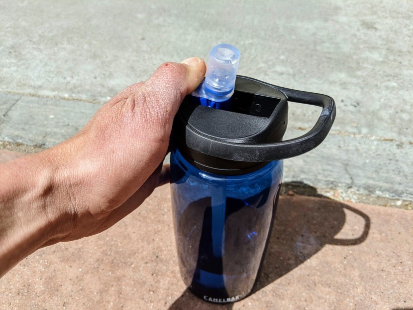 camelbak eddy+ tritan renew - the classic camelbak straw in action!