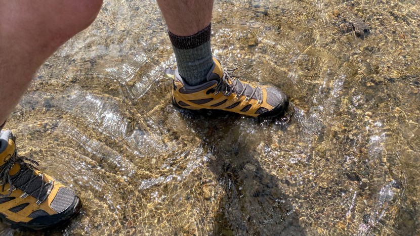 merrell moab 2 mid waterproof - water stayed out of the mesh toe box as a result of an effective m...
