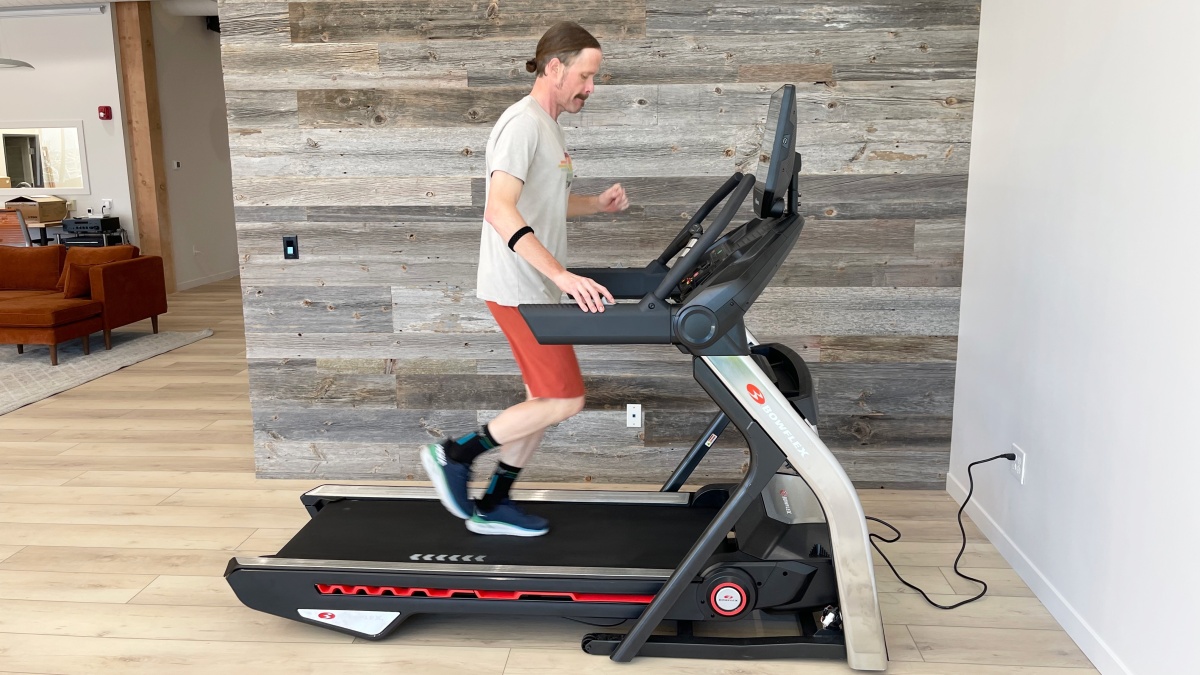 Bowflex Treadmill 22 Review (If you're serious about training or you just like options and want all the bells and whistles, check out the Treadmill...)