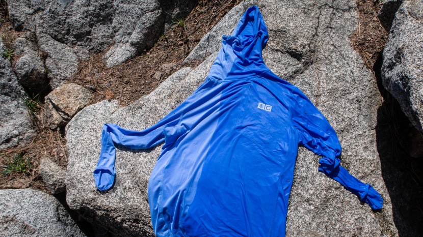 coolibar andros fishing hoodie - the fabric changes shade quite significantly when wet.