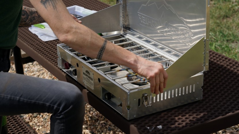 camp chef mountaineer 2x - it is easy is latch the wind screens in place.