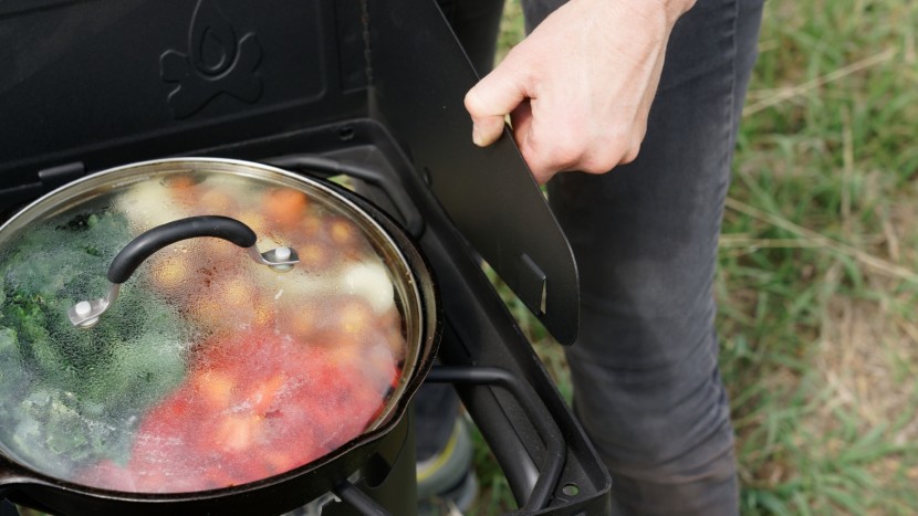 camp chef outdoorsman - while it does not have a drip pan to cut down on gusts of wind that...