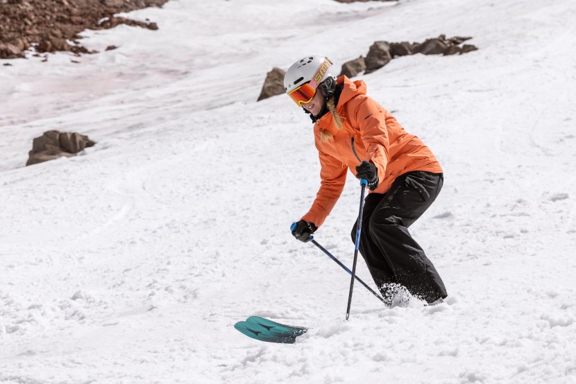 atomic maven 93 c - staying afloat in intro-depth fresh snow.