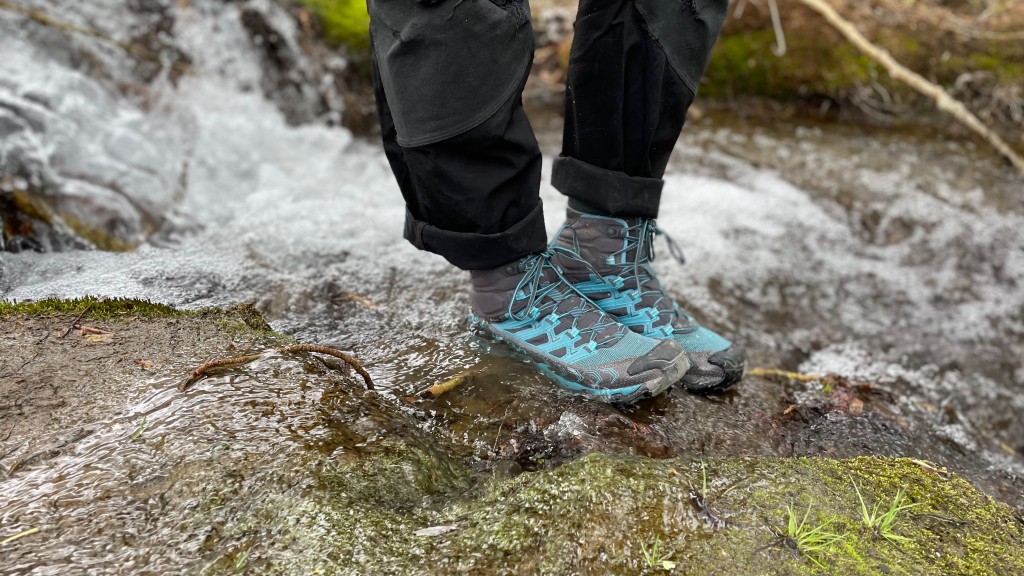 HI-TEC Yosemite WP Mid Waterproof Hiking Boots for Men, Lightweight  Breathable Outdoor Trekking Shoes
