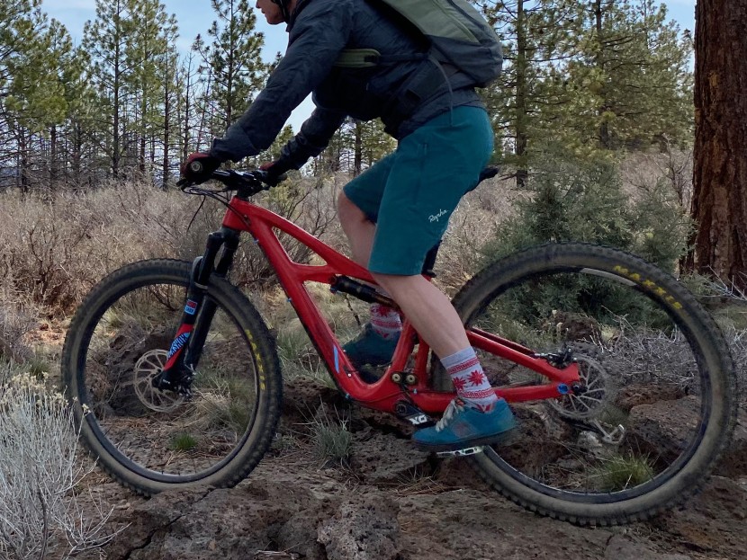 rapha trail shorts women&#039;s - the longer inseam of the rapha trail shorts offers protection from...