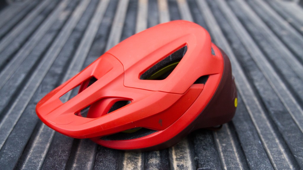 specialized camber - despite the low price tag, the camber has an aggressive look and...