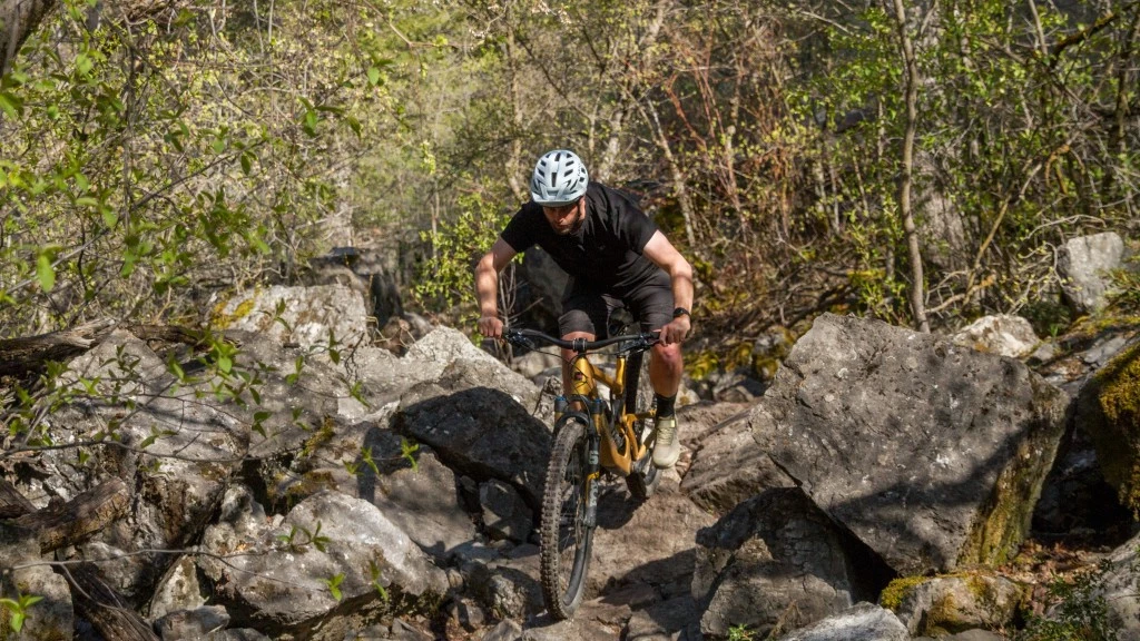 bike helmet - the giro radix is a solid all-around mountain bike helmet at a...