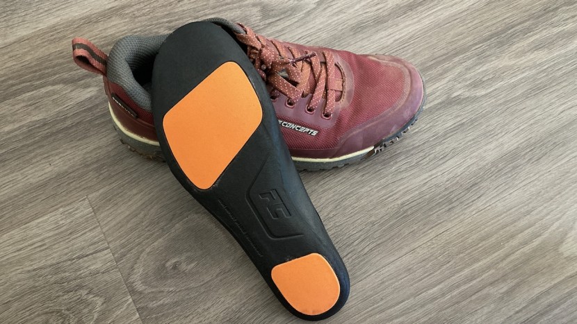 ride concepts flume women&#039;s - here you can see the orange d30 impact protection zones that are...