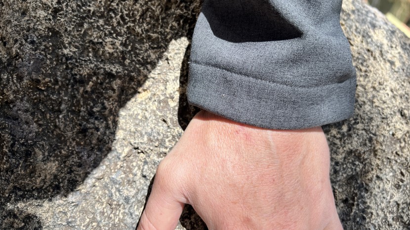 the north face apex bionic hoodie - cuffs are not adjustable but provide decent coverage