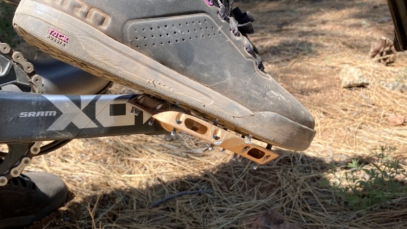 race face atlas - the pedal has a fairly thin profile measuring 14.8mm at the leading...