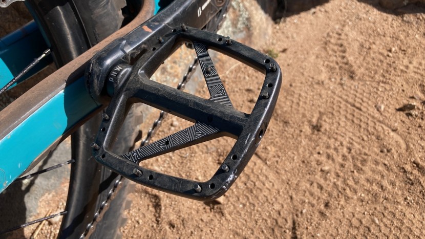 pnw loam pedal - the pedal spins like a top on its axle.