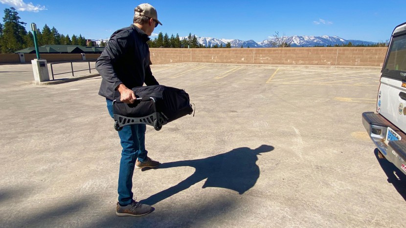 osprey ozone 75l wheeled - using top and bottom haul handles on the osprey ozone and getting...