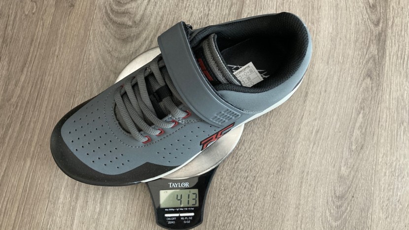 ride concepts hellion clip women&#039;s - a us 8.5 women&#039;s weighs 413 grams which is similar to the weight of...