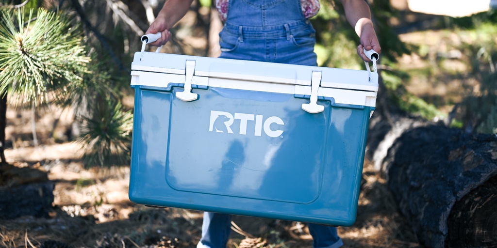 RTIC Hard Cooler 45 qt, Ice Chest with Heavy Duty Rubber Latches, 3 Inch  Insulated Walls Keeping Ice Cold for Days, Great for The Beach, Boat,  Fishing, Barbecue or Camping, Tan 