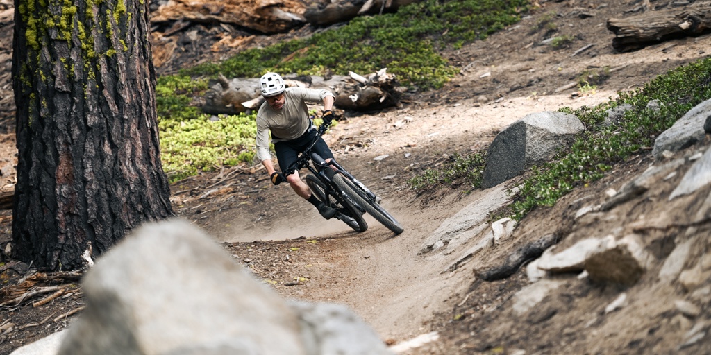 canyon spectral:on cf 8 - whether blasting smooth trails with a head of steam or tackling...