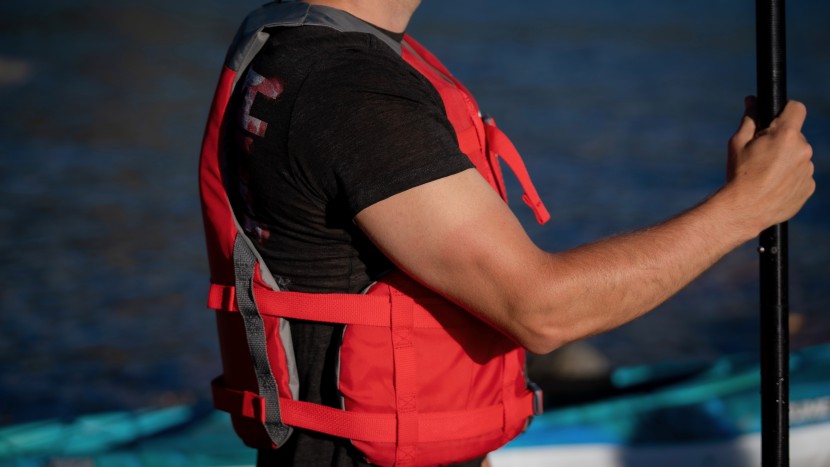 stohlquist fit - the adjustable sides easily expand to accommodate paddlers with a...