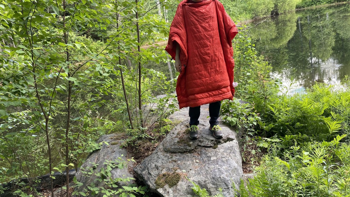 Kammok Firebelly Review (This blanket has good coverage front and back in poncho mode.)