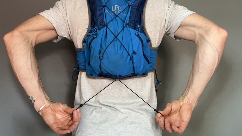 ultimate direction ultra vest 6.0 - unique to ultimate direction vests, the rear cinch suspension system...