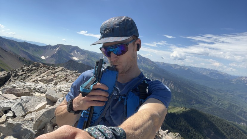 ultimate direction ultra vest 6.0 - it&#039;s definitely possible to drink while on the go, but the...