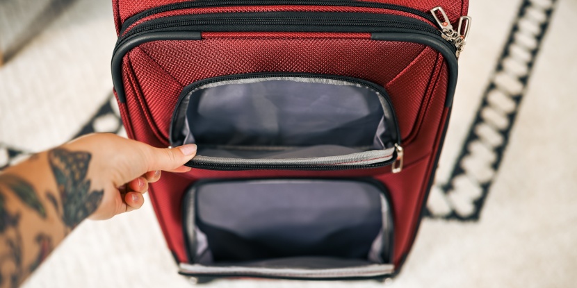 swissgear sion softside expandable 21-inch - so many pockets! and all of them useful.