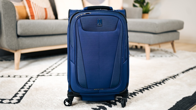 travelpro maxlite 5 21-inch softside expandable spinner - ultralight and ultra useful, the streamlined travelpro maxlite 5 is...