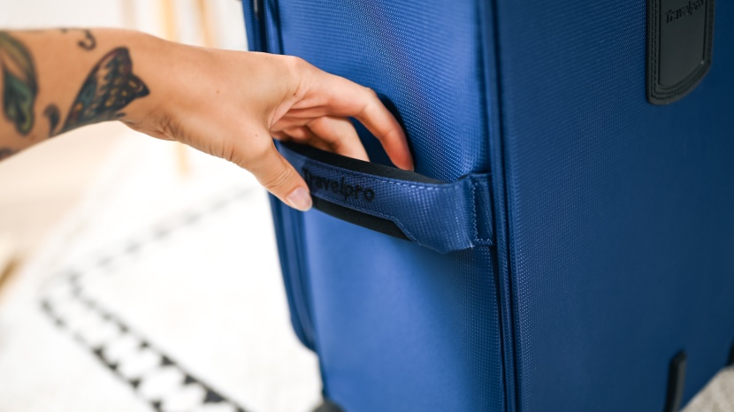 travelpro maxlite 5 21-inch softside expandable spinner - well-padded carry handles are much appreciated when you have to...