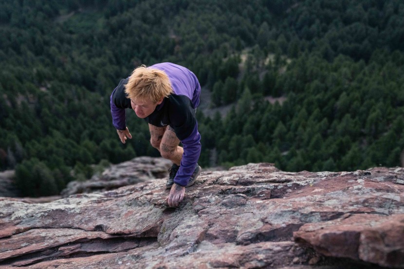 mountain hardwear stratus range full zip - the mountain hardwear stratus full zip is highly breathable and kept...