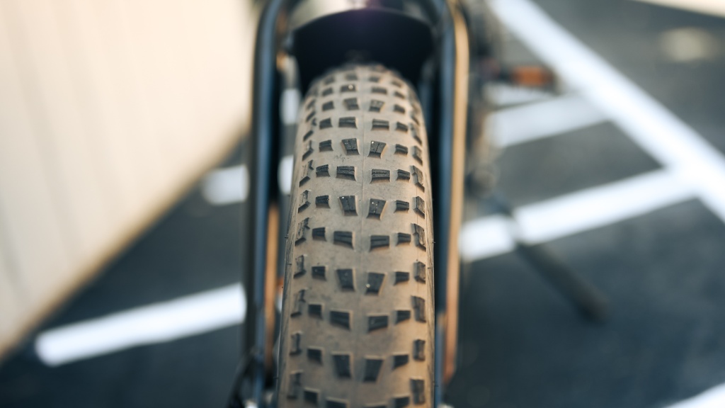 rad power radexpand 5 - the knobby, 4-inch wide tires of the radexpand 5.