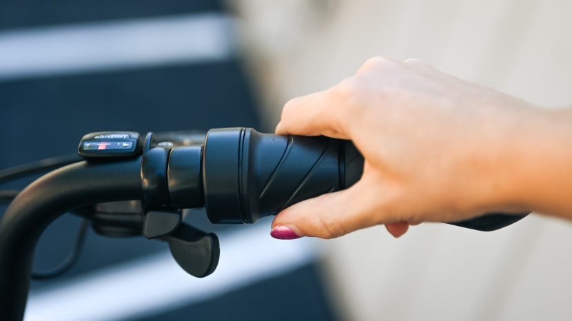 rad power radexpand 5 - the half twist grip throttle of the radexpand 5 stands out compared...