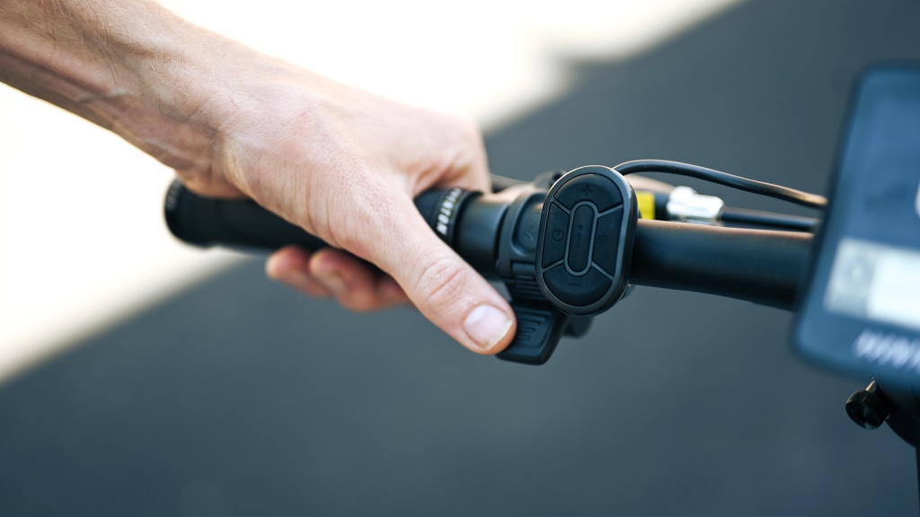 aventon sinch step-through - the throttle paddle is right within reach and ready to provide...