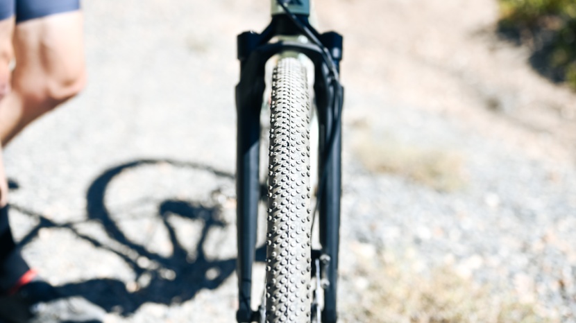 canyon grizl 7 suspension - the 45mm wide schwalbe g-one bite tires have lots of vibration...