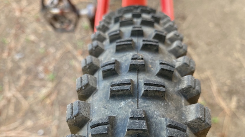 wtb trail boss 2.4 &amp; 2.6 - this tire has been abused for weeks, and there&#039;s only minimal wear...