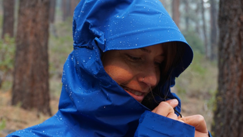 Hooded rain coat women discount