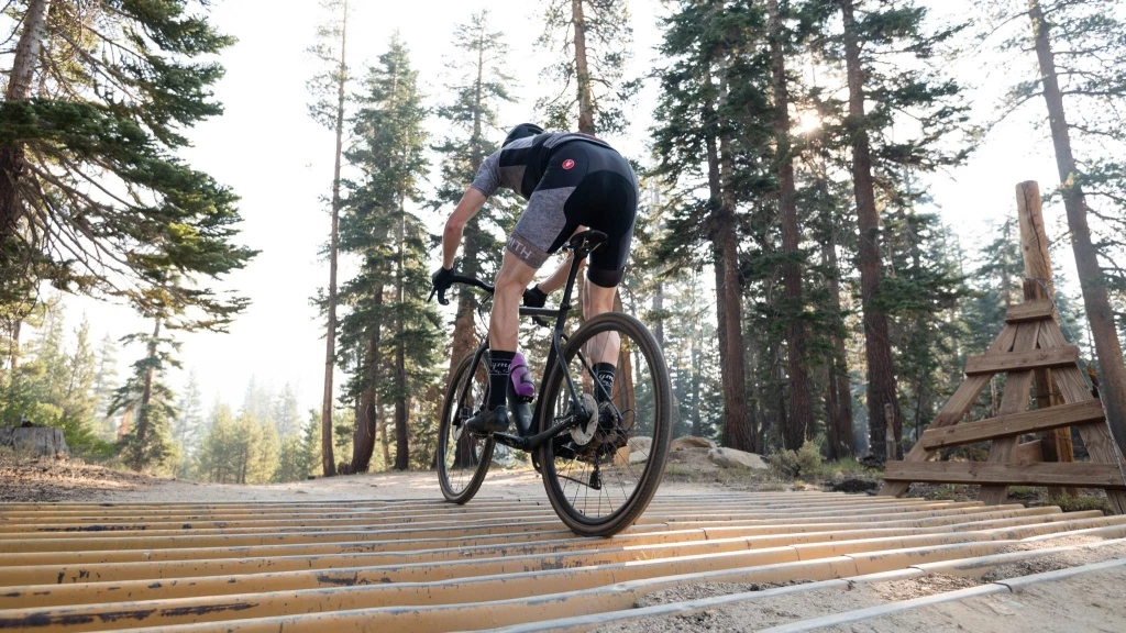 gravel bike - the specialized diverge&#039;s new gravel geometry and future shock...