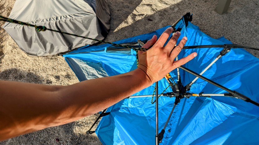 push down on the hub while pulling back on the cord. with a little...