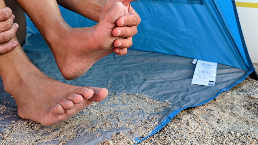 pacific breeze easy up - our feelings were split over the built-in floor. it&#039;s a nice feature...