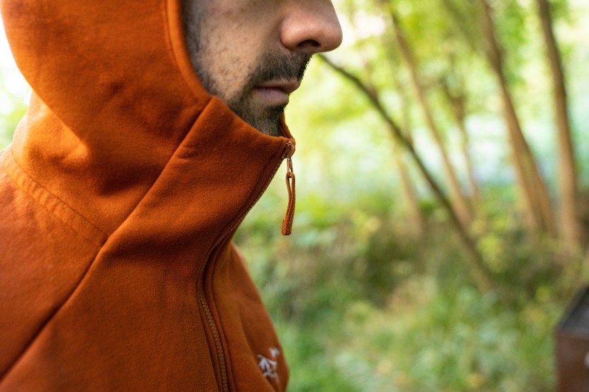 arc'teryx kyanite ar hoody - the high collar and hood combination help keep heat in when you...