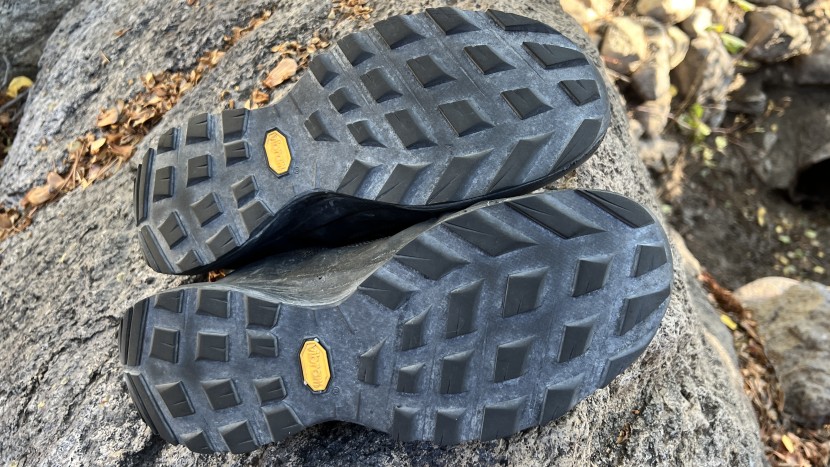 arc&#039;teryx aerios fl 2 gtx - note the wide and shallow lug pattern on the aerios fl 2.