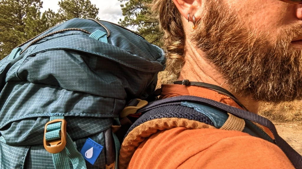 decathlon forclaz mt500 air 50+10 budget backpacking pack review - the mt500 air has thick padding on the shoulder straps where you...