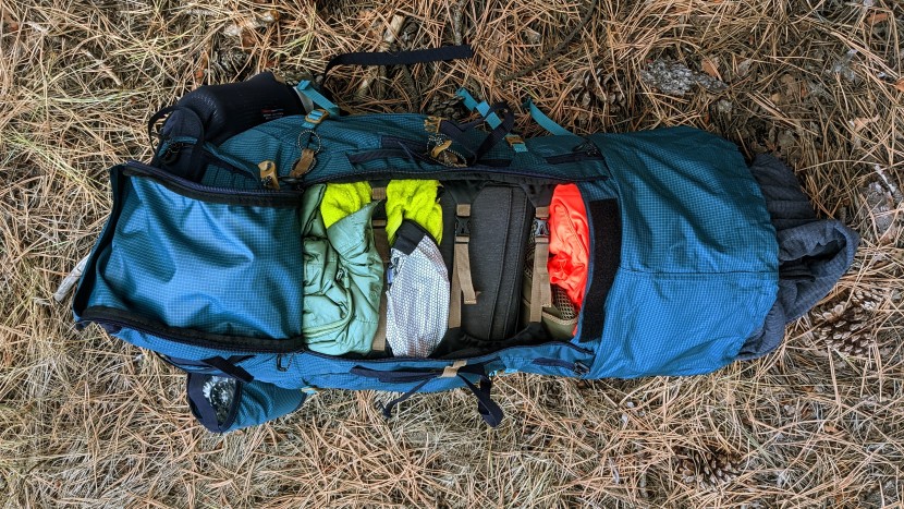 decathlon forclaz mt500 air 50+10 - you can dig into the middle of the main compartment through the...