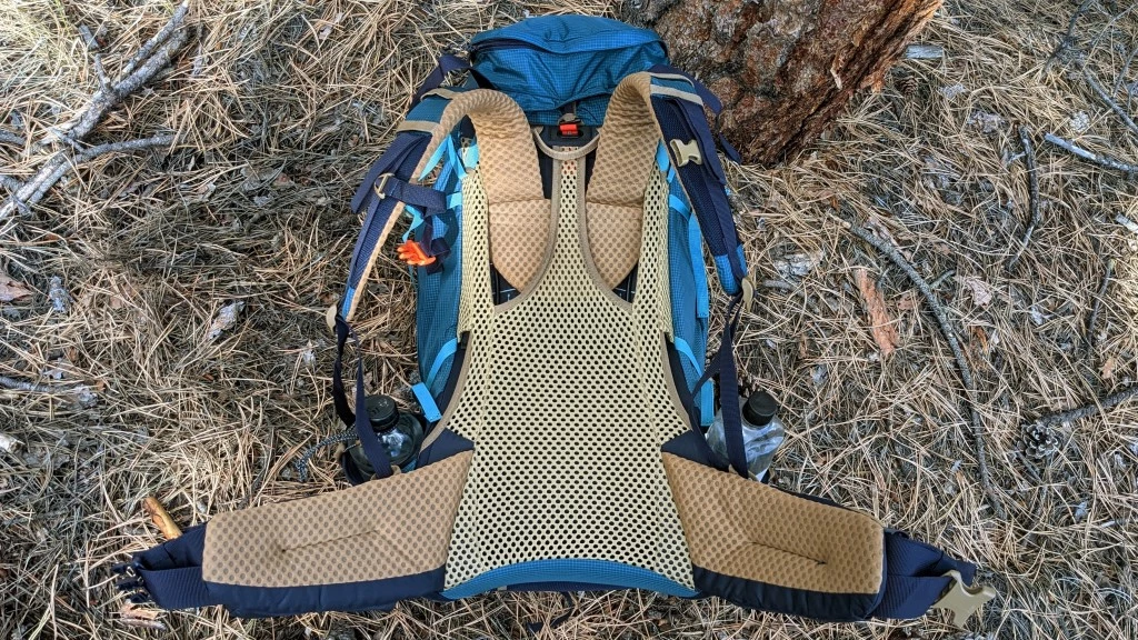 decathlon forclaz mt500 air 50+10 budget backpacking pack review - the trampoline mesh back panel on the mt500 air is super comfortable...