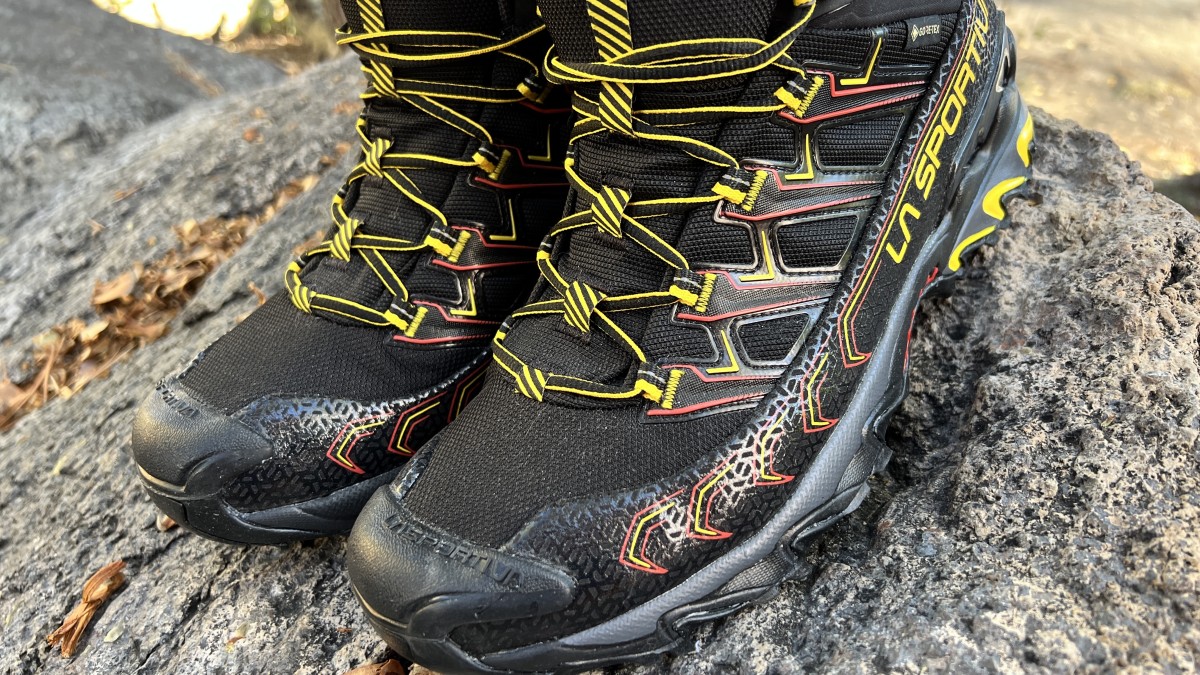 La Sportiva Ultra Raptor II Mid GTX Review (The wraparound mudguard and toe bumper give the Ultra Raptor II Mid extra durability protection.)