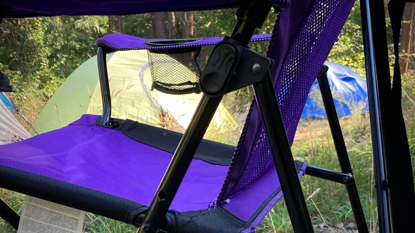 the dual lock feature keeps the chair in place during use.