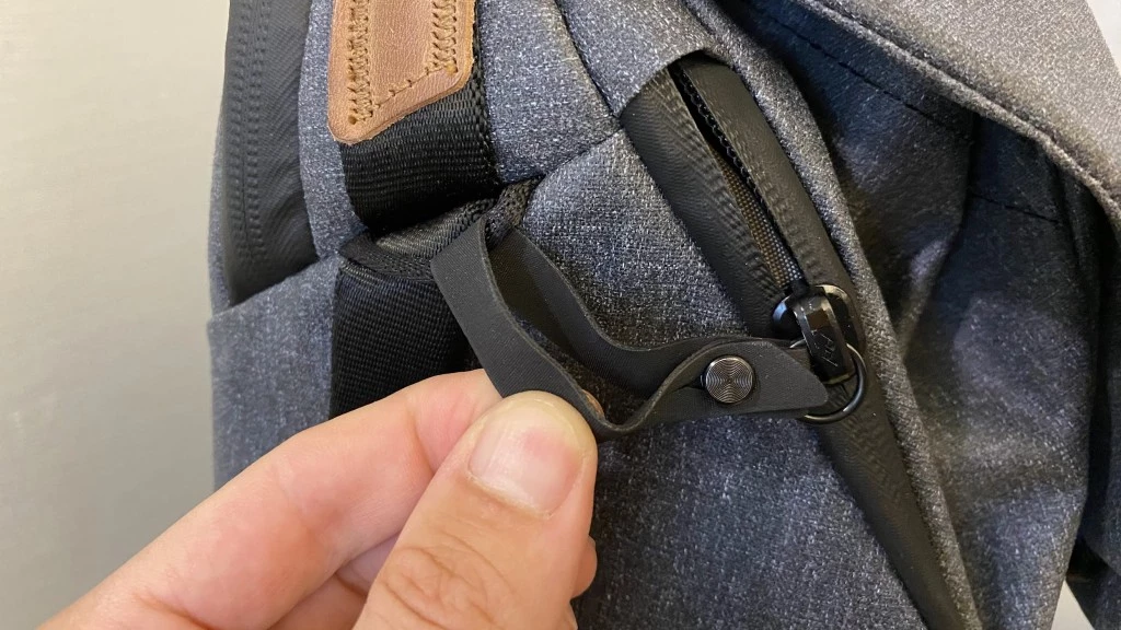 laptop backpack - the peak design everyday has rubber zipper pulls that loop around...