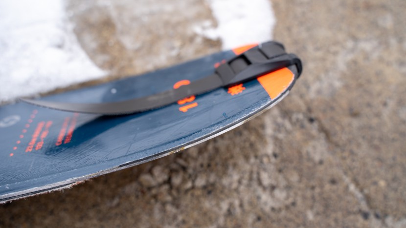 contour hybrid mohair - contour&#039;s tail kit includes a non stretchy strap and a secure clip...