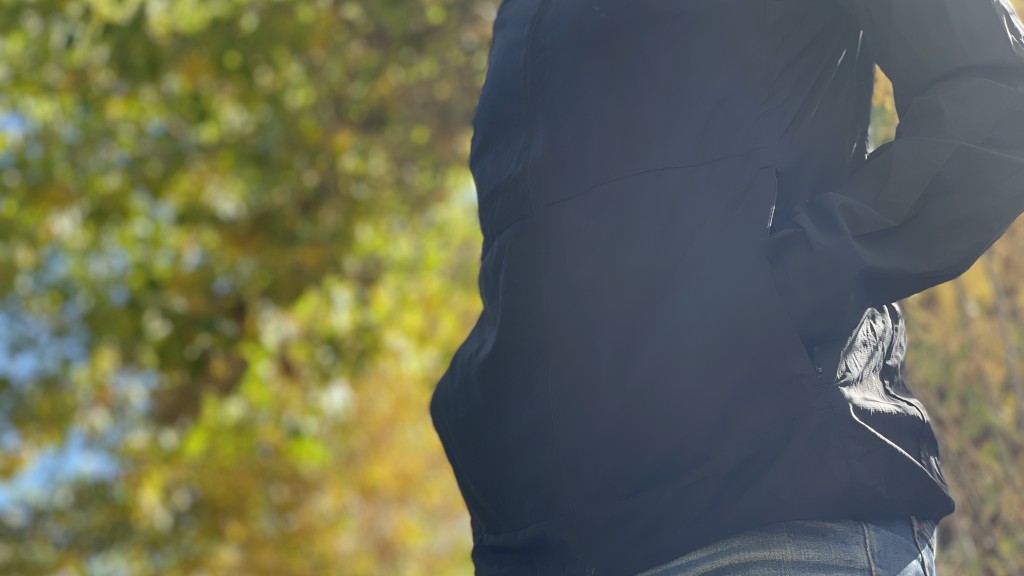 mountain hardwear kor airshell wind hooded jacket for women - raglan sleeves and large, camouflaged zippered hand pockets are some...