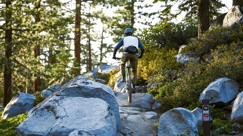 santa cruz heckler mx xo1 axs rsv - the heckler handles with relative ease, scrambling over technical...