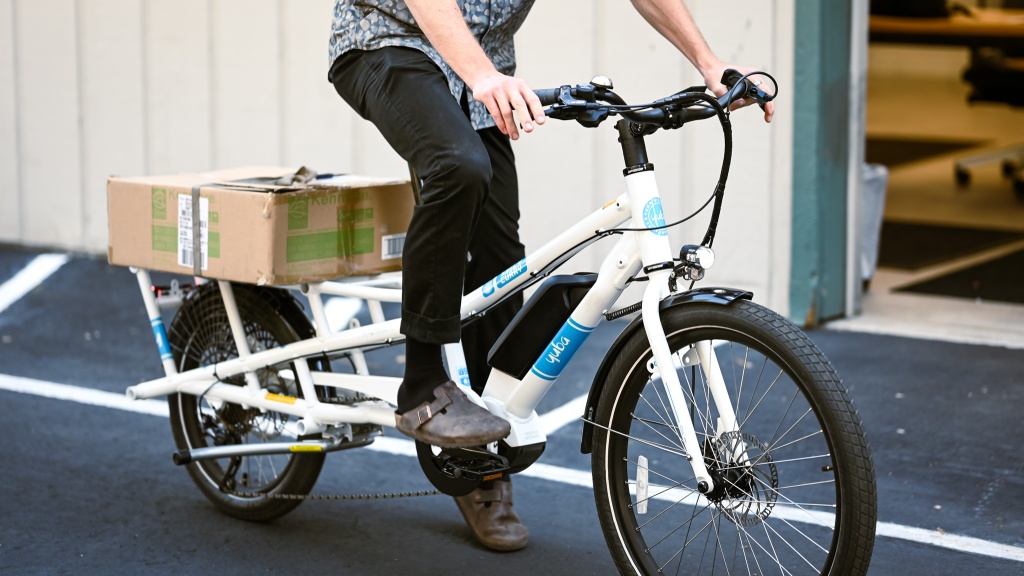 cargo bike - the extra-long rear rack, 440 lbs weight capacity, and huge...